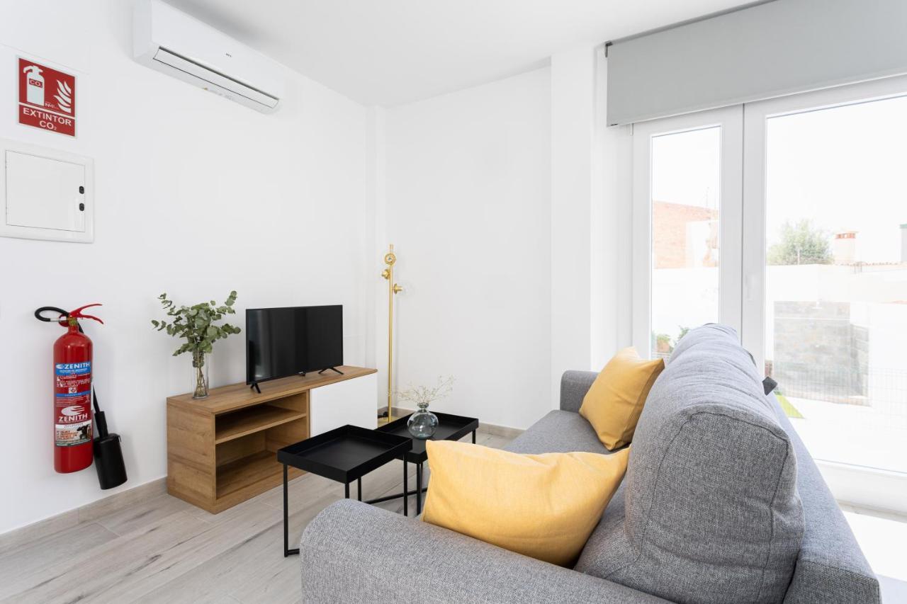 Apartamentos La Pelusa Малага Экстерьер фото