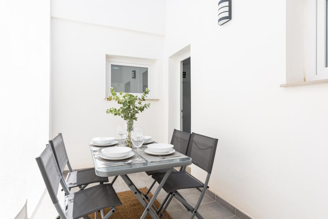 Apartamentos La Pelusa Малага Экстерьер фото