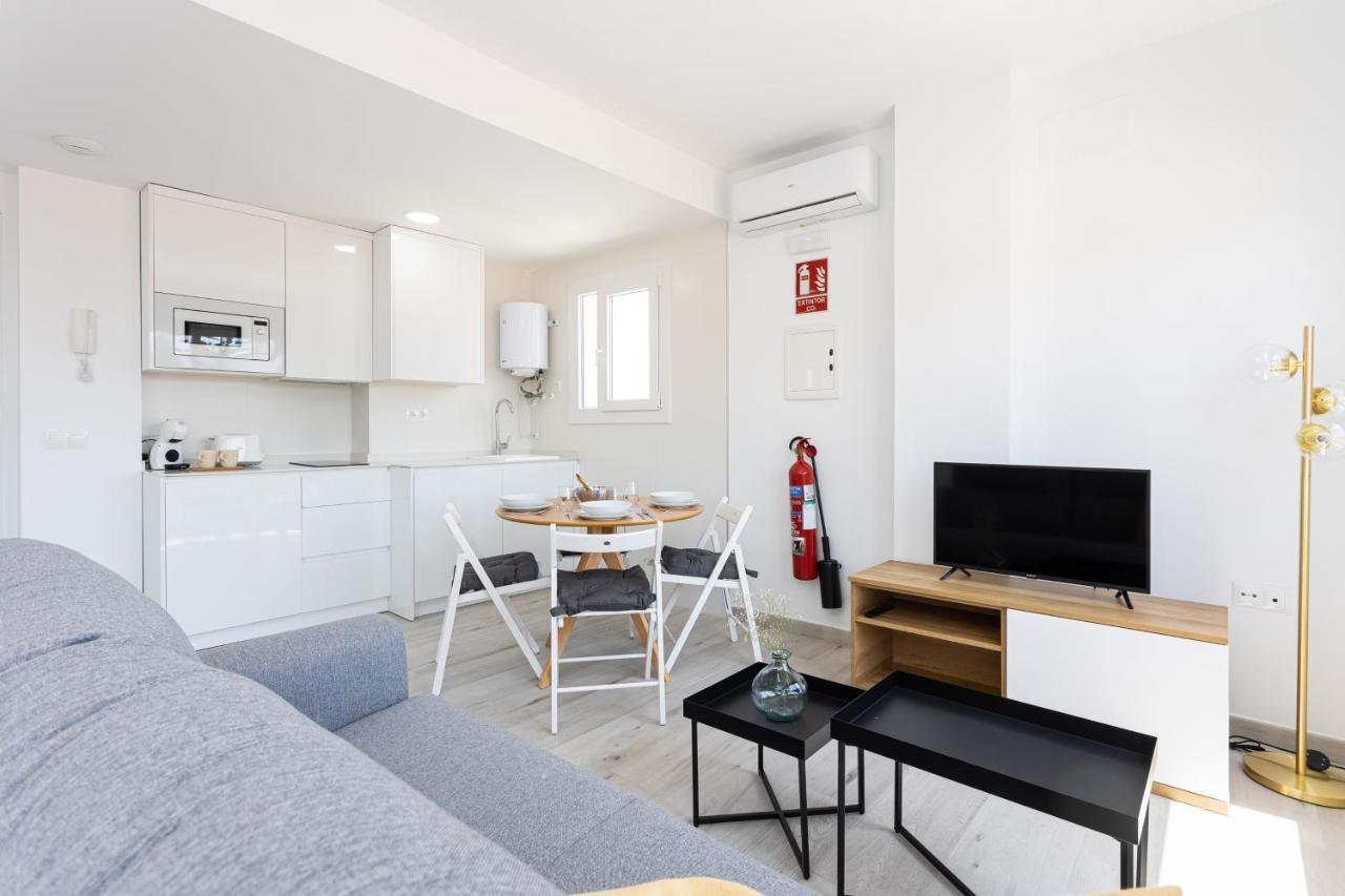 Apartamentos La Pelusa Малага Экстерьер фото