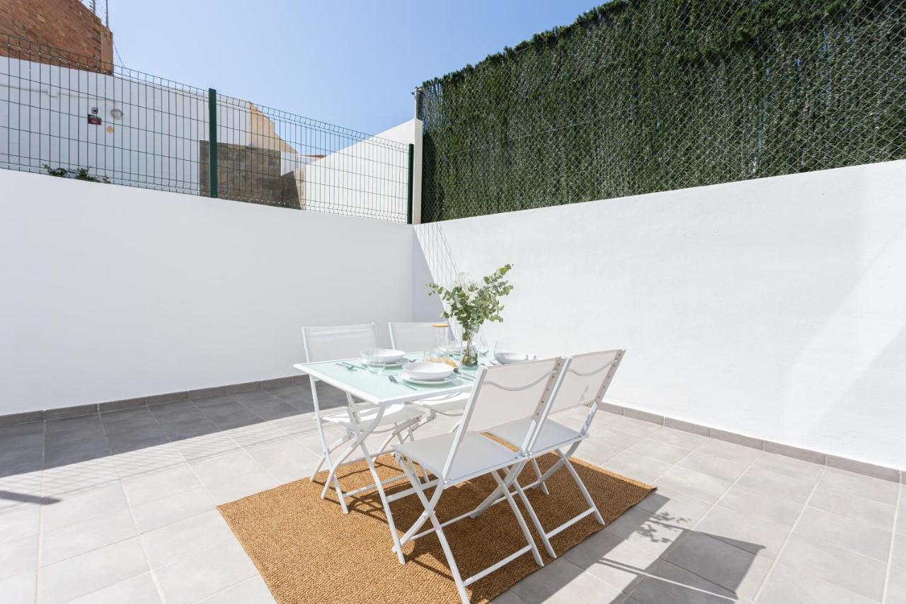 Apartamentos La Pelusa Малага Экстерьер фото