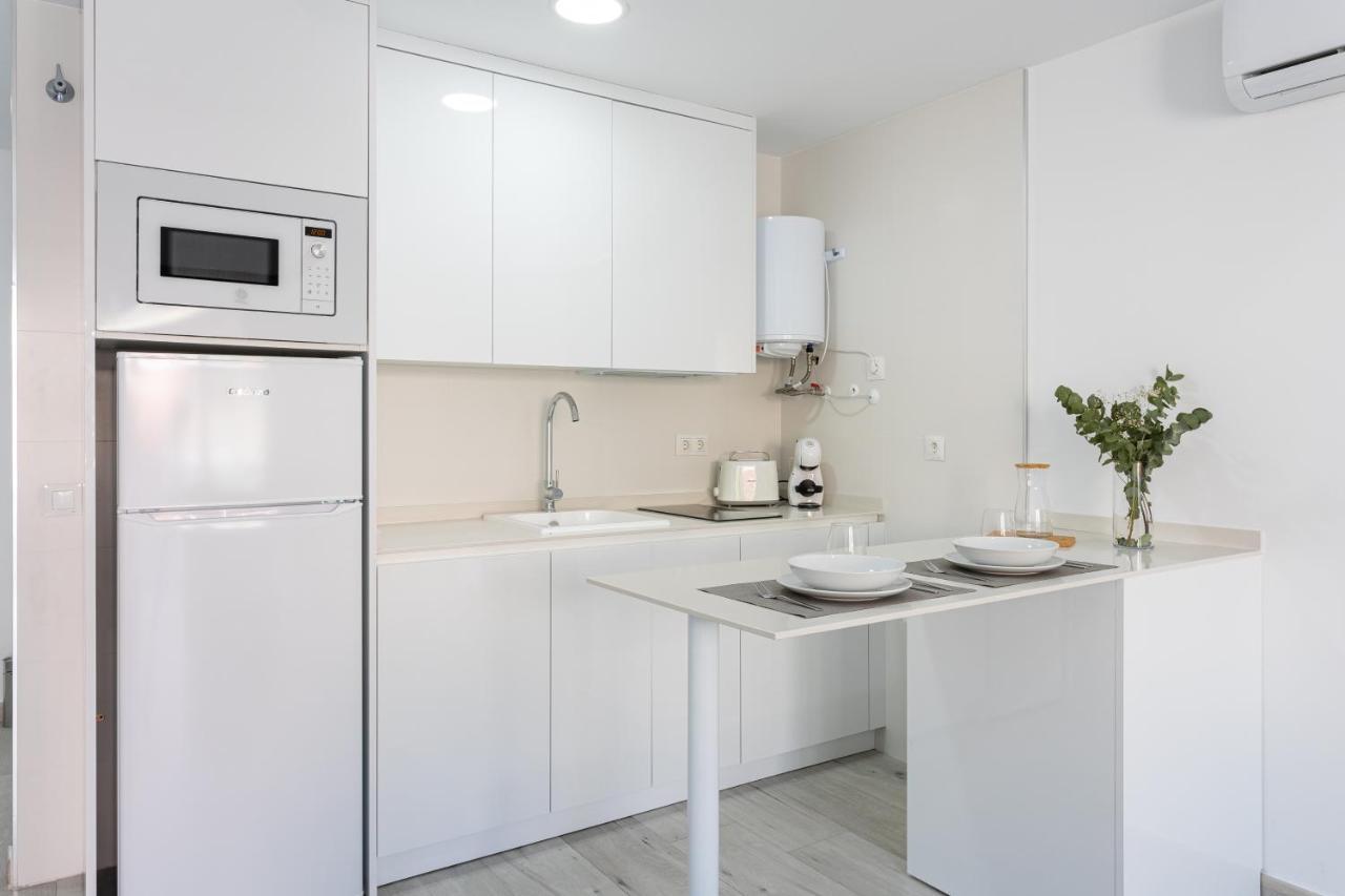 Apartamentos La Pelusa Малага Экстерьер фото