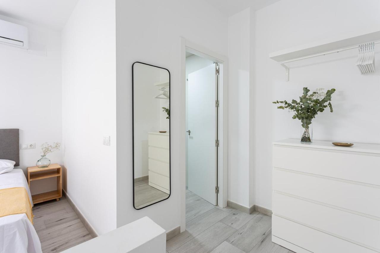 Apartamentos La Pelusa Малага Экстерьер фото