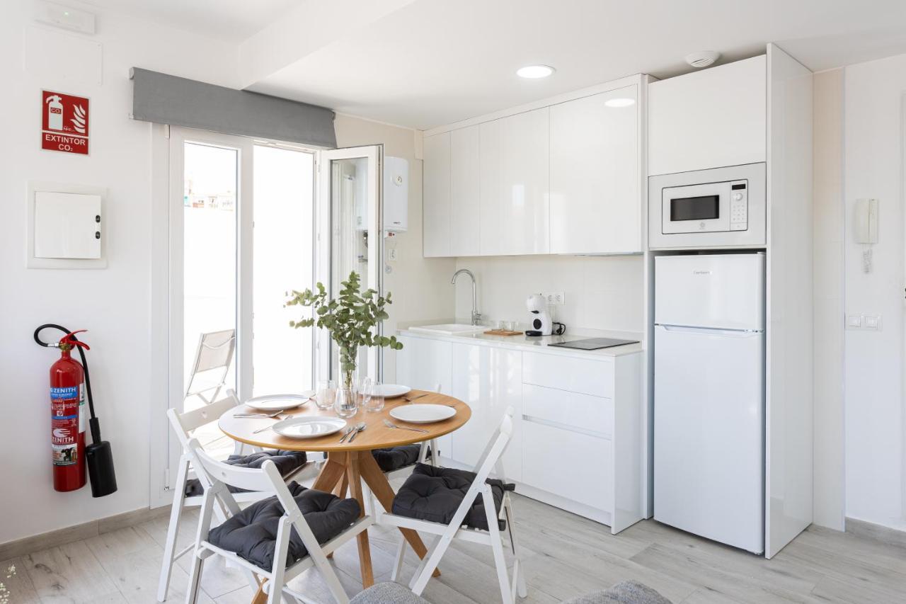 Apartamentos La Pelusa Малага Экстерьер фото
