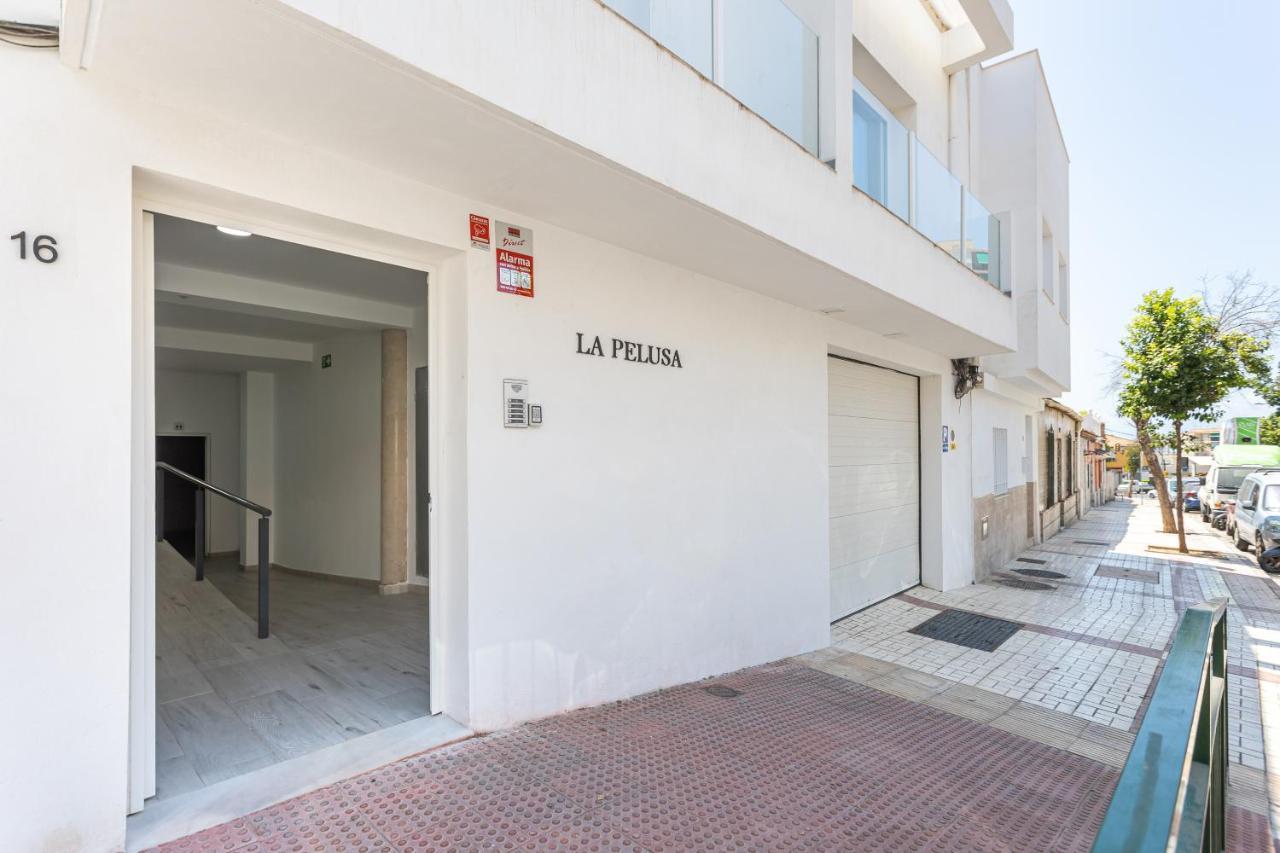 Apartamentos La Pelusa Малага Экстерьер фото