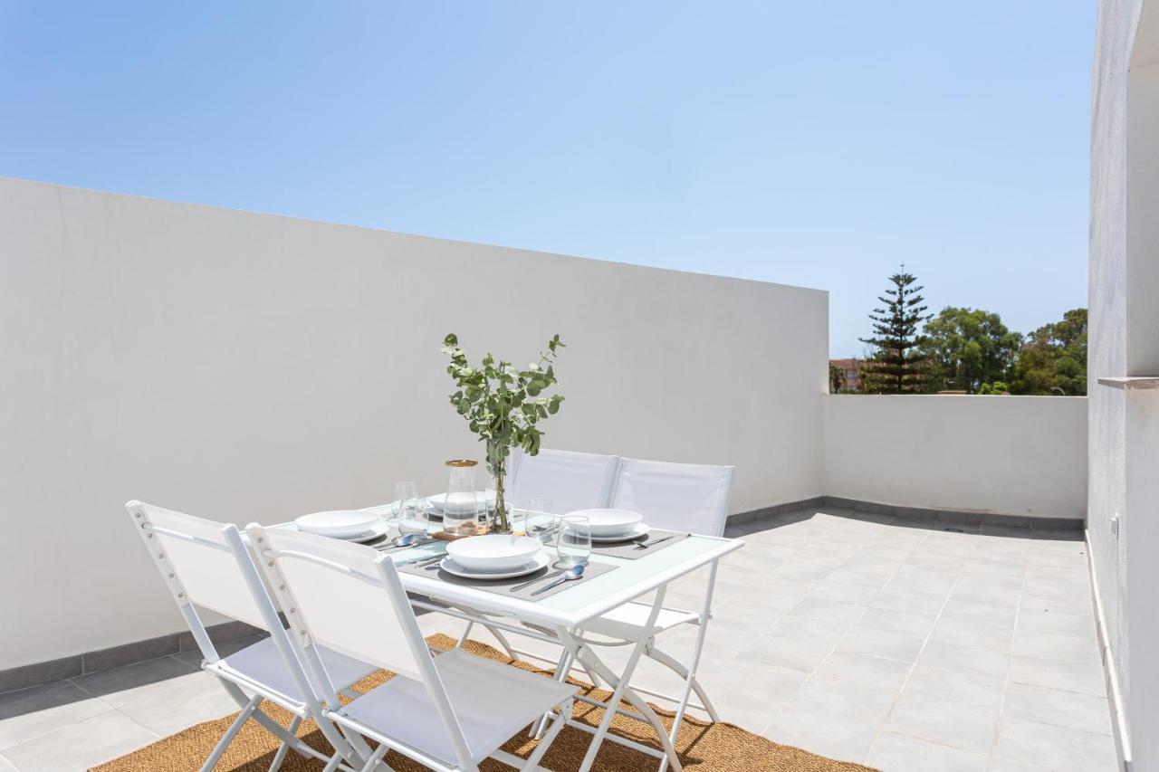 Apartamentos La Pelusa Малага Экстерьер фото
