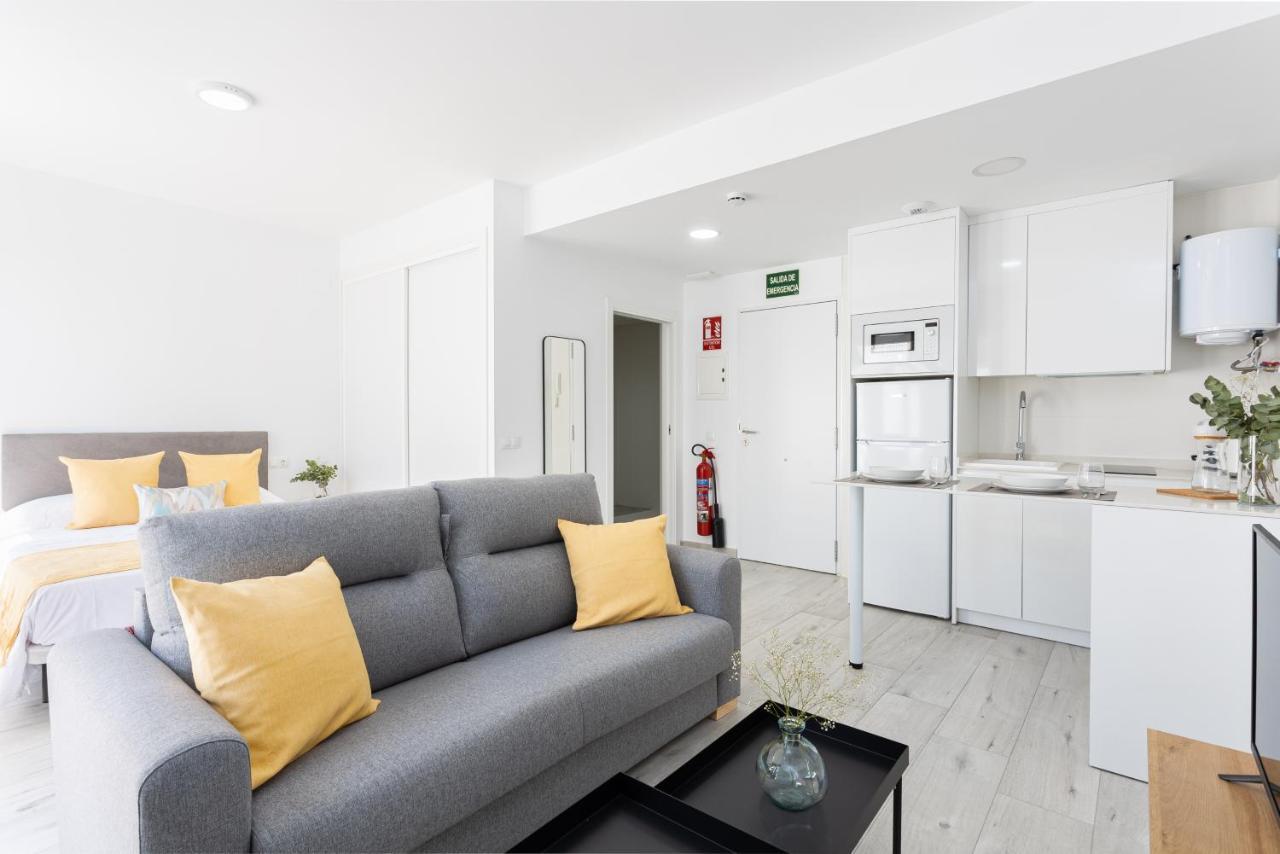 Apartamentos La Pelusa Малага Экстерьер фото