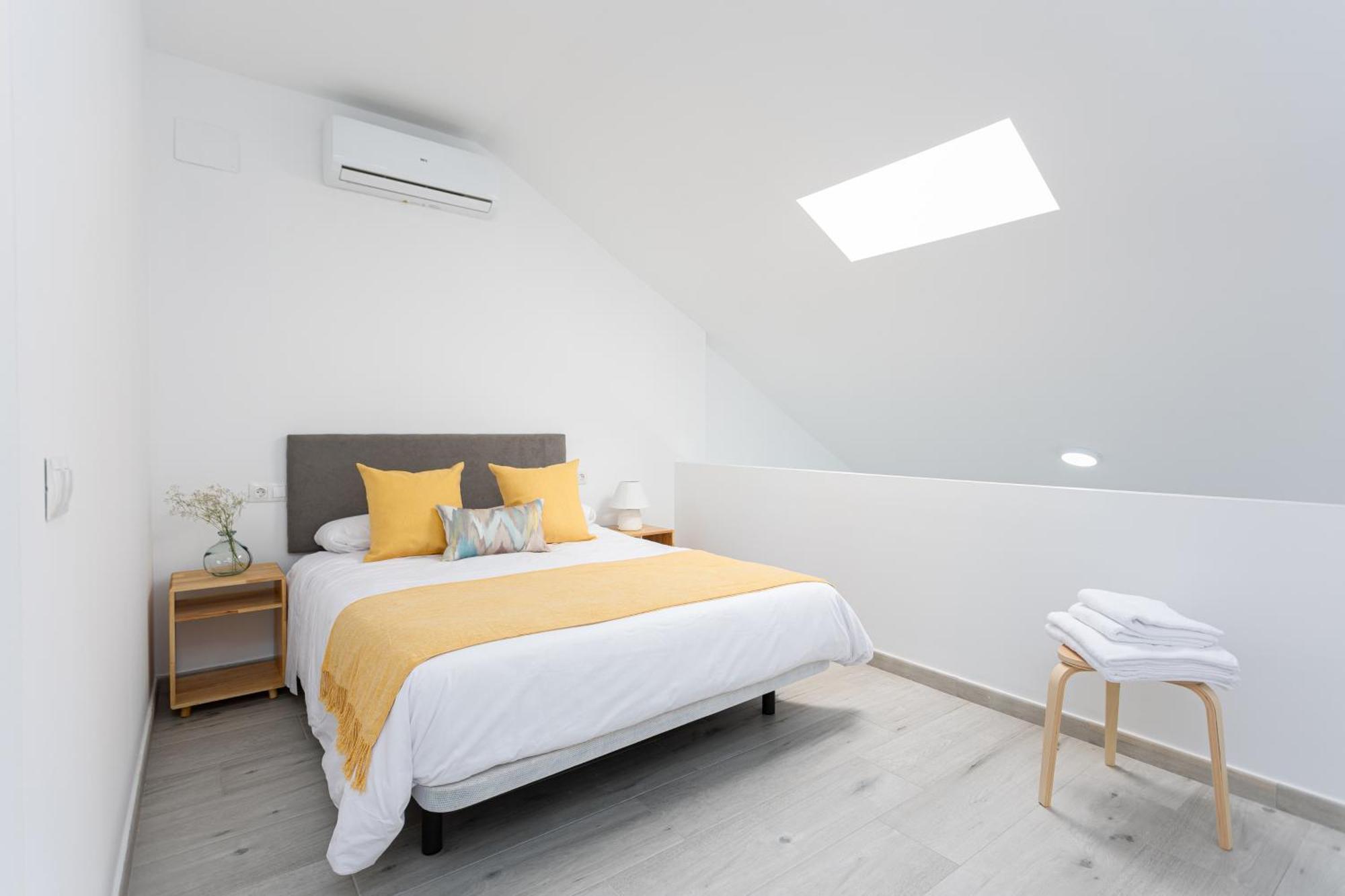 Apartamentos La Pelusa Малага Экстерьер фото